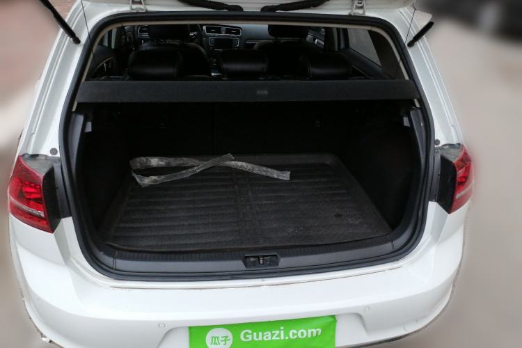 Used Volkswagen Golf 2017 230TSI Automatic Comfort Edition – Celebrating Milestone of One Million Units Trunk