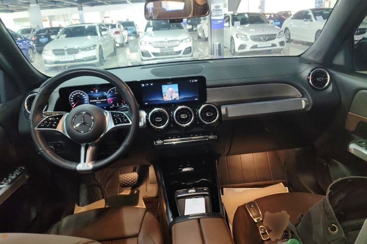 Used Mercedes-Benz GLB 2024 GLB 200 Dynamic Edition Center Console