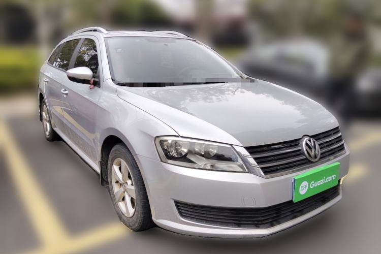 Used Volkswagen Gran Lavida 2013 1.6L Manual Fashion Model
