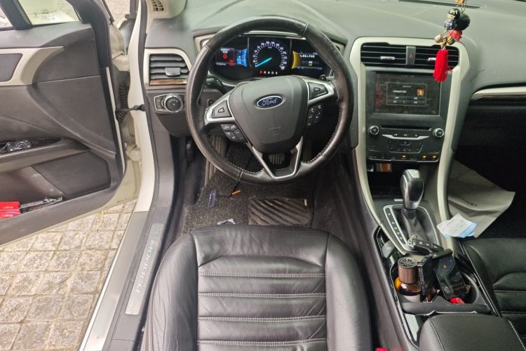 Used Ford Mondeo 2013 2.0L GTDi 200 Luxury Model Steering Wheel