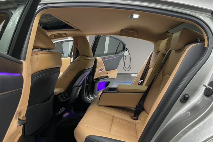 Used Lexus ES 2021 300h Premium Edition
