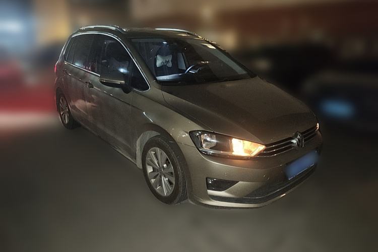 Used Volkswagen Golf Sportsvan 2016 230TSI Automatic Trend Edition Front Right 45 Deg