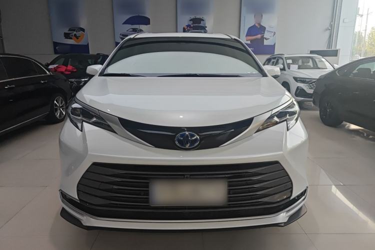 Used Toyota SIENNA 2023 2.5L Hybrid Deluxe Edition Front