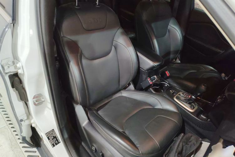 Used Jeep Cherokee 2017 2.0L Superior Edition
