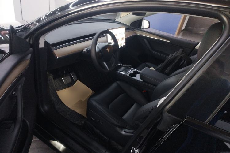 Used Tesla Model Y 2021 Long-Range All-Wheel-Drive Version 3D7
