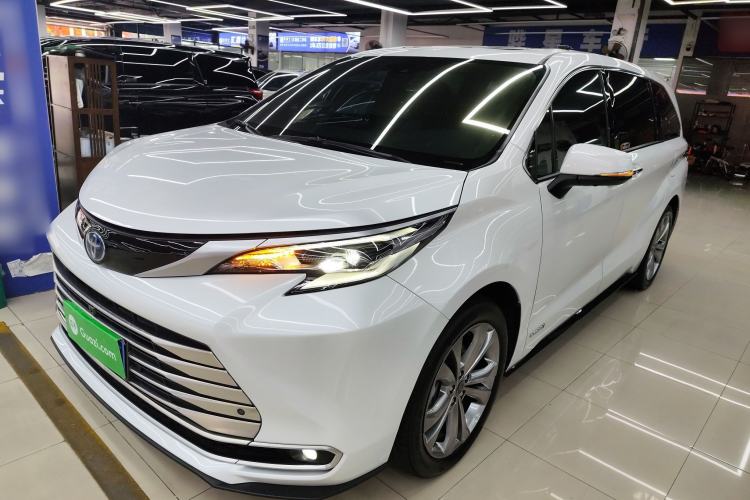 Used Toyota SIENNA 2023 2.5L Hybrid Deluxe Edition