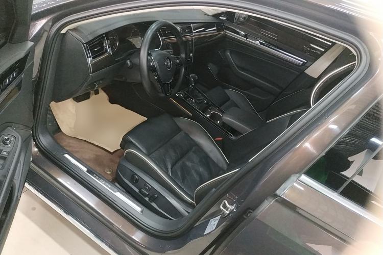 Used Volkswagen Phideon 2016 480 V6 4x4 Executive Flagship Edition
