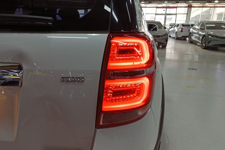 Used Chevrolet Captiva 2015 2.4L 4x4 Flagship Edition 7-Seater
