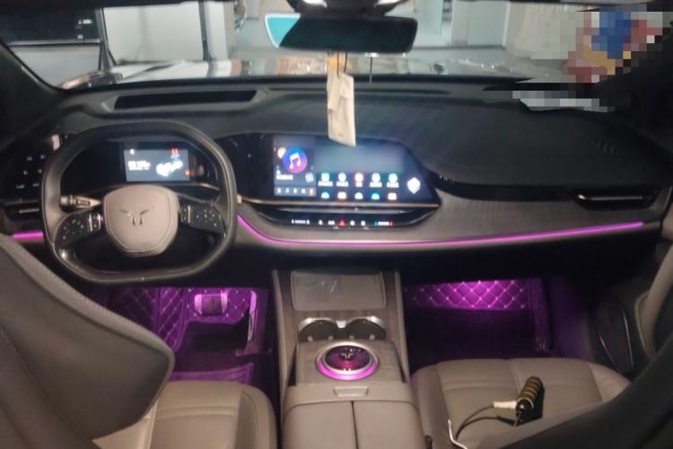 Used Hongqi Tiangong 08 2025 680 Ultra Four-Wheel-Drive Version Center Console