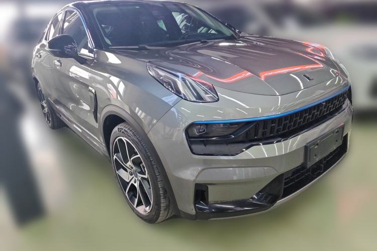 Used Lynk & Co 05 2020 2.0TD Two-Wheel Drive Shine Halo Front Right 45 Deg