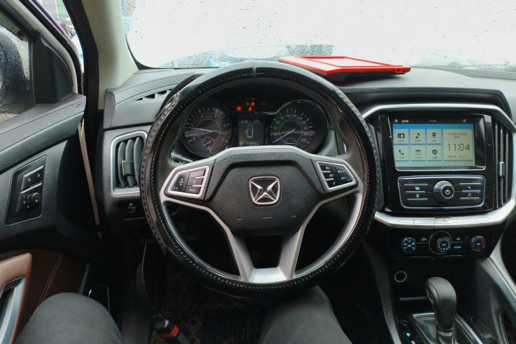 Used JMC Yusheng S350 2017 2.0T Automatic 2WD Diesel Luxury Version with Sunroof 5 Seats
