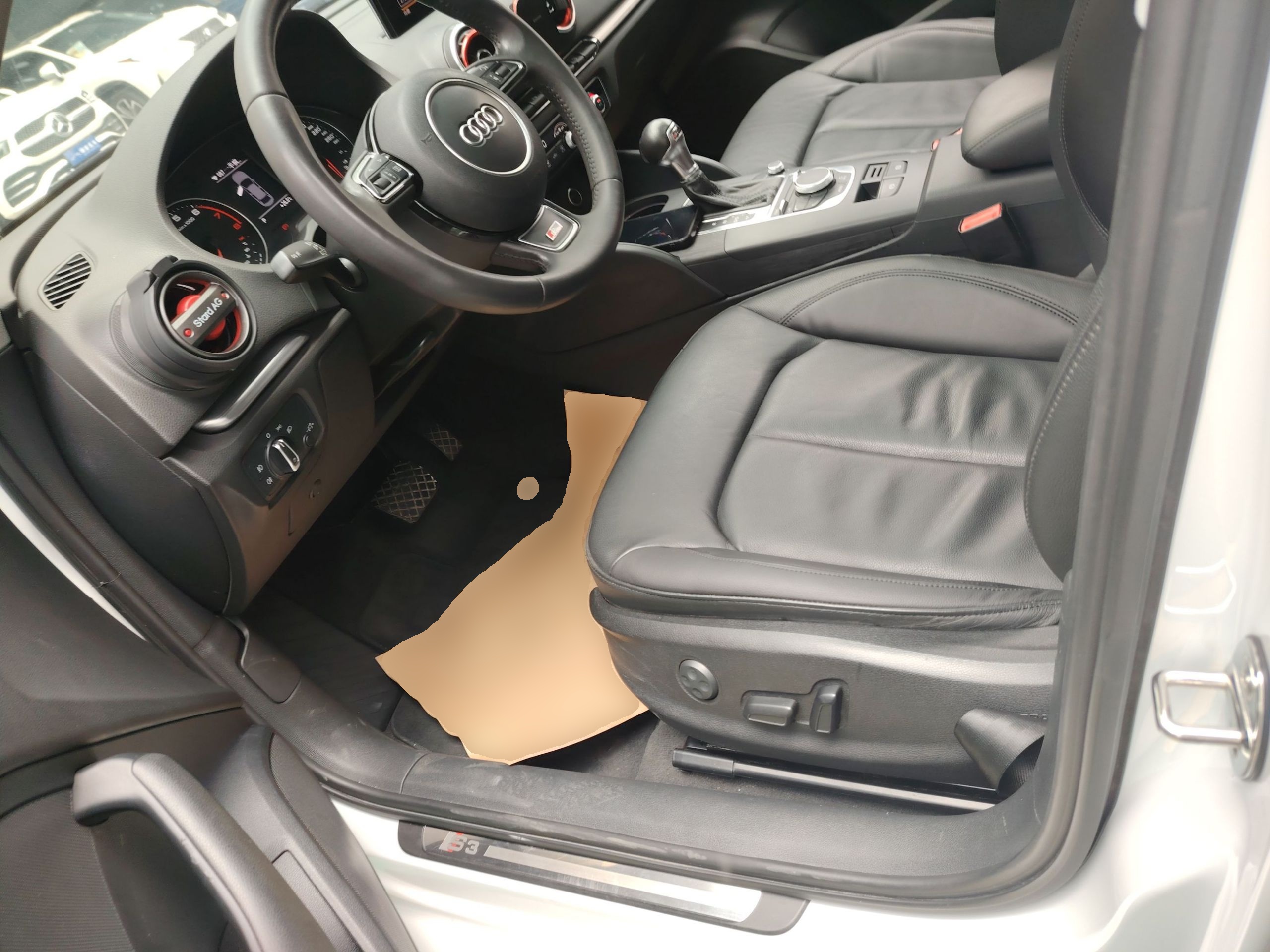 Переднее сиденье в автомобиле