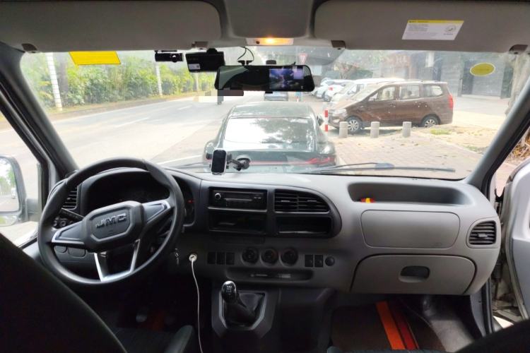 Used JMC Transit 2019 2.8T Commercial Version Short Wheelbase Mid-Roof 6-Seater China VI JX493 Center Console