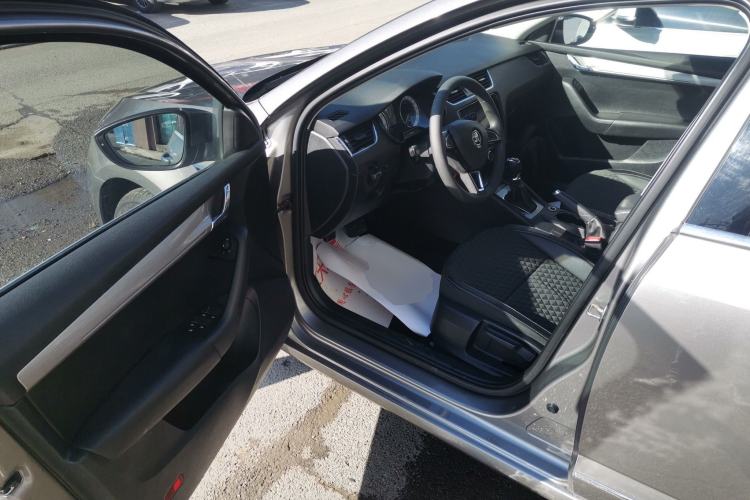 Used Skoda Octavia 2019 1.5L Automatic Smart Drive Luxury Edition China VI Standard