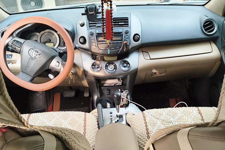 Used Toyota RAV4 2012 Luxurious 2.4L Automatic 4x4 with Stylish Features
