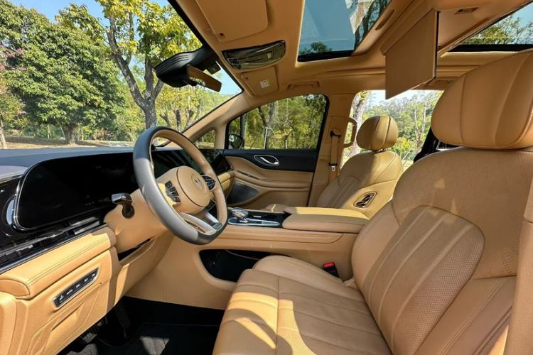 Used VOYAH Dream 2024 PHEV Extended-Range Premium Edition
