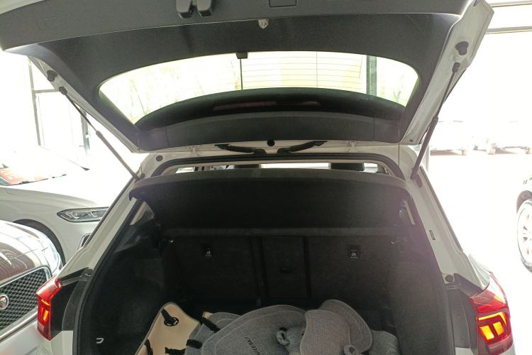 Used Volkswagen T-ROC 2018 230TSI DSG Two-Wheel Drive Advanced Version China V Standard
