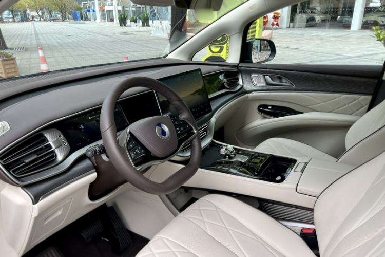 Used Denza D9 2024 DM-i 1050 Luxury Model