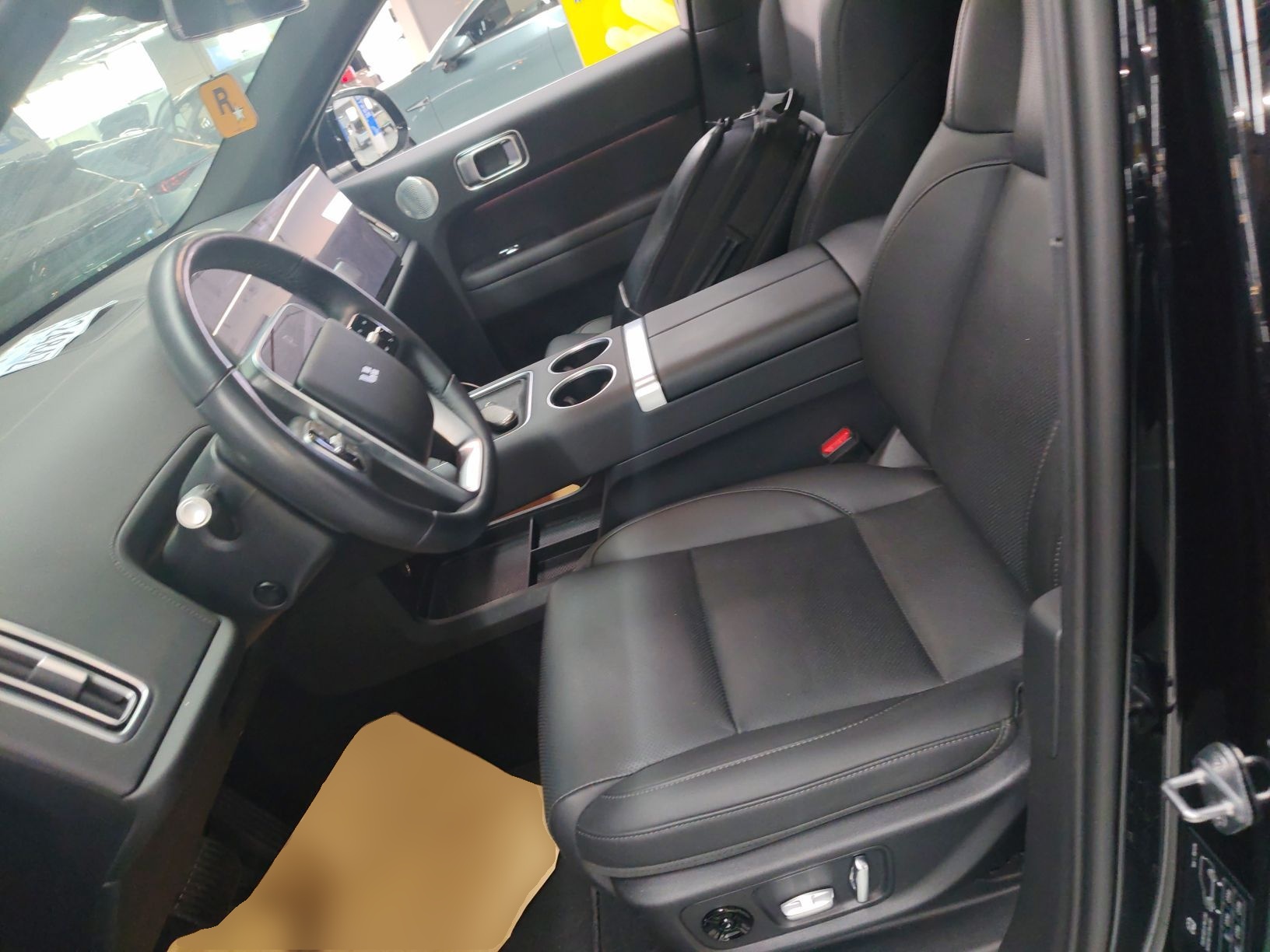 Переднее сиденье в автомобиле