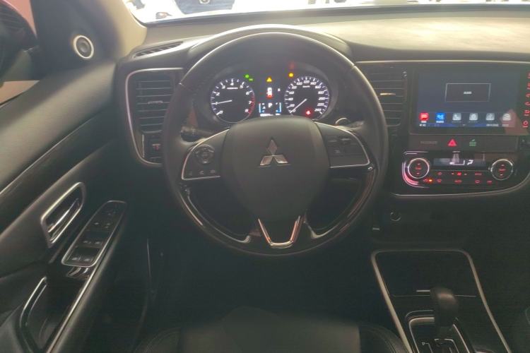 Used Mitsubishi Outlander 2019 2.0L Two-Wheel Drive Comfort Edition 5 Seats China VI Standard