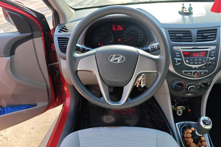 Used Hyundai Verna (older generation) 2014 1.4L Manual Smart GLS Trim Steering Wheel