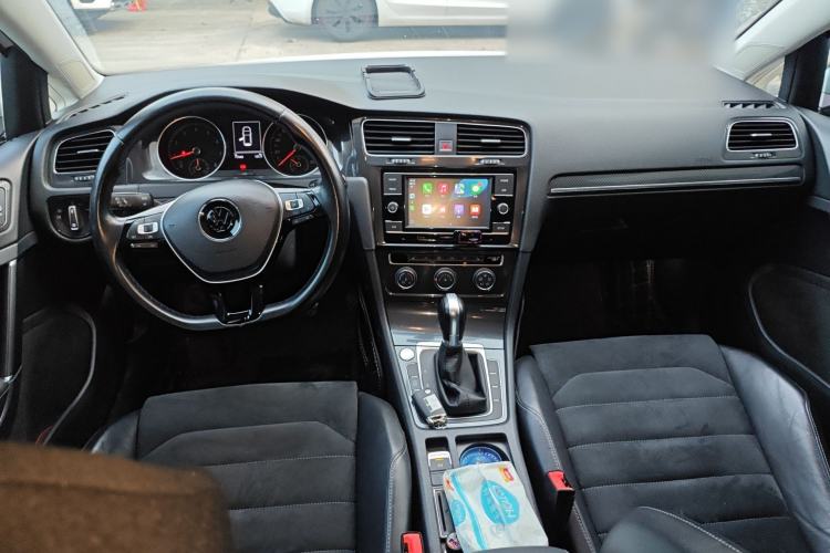 Used Volkswagen Golf 2018 230TSI Automatic Luxury Version
