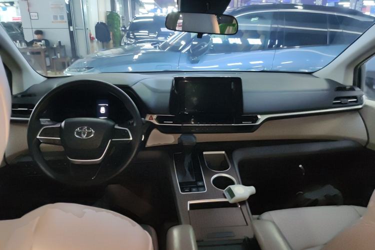 Used Toyota Sienna 2023 2.5L Hybrid Comfort Edition
