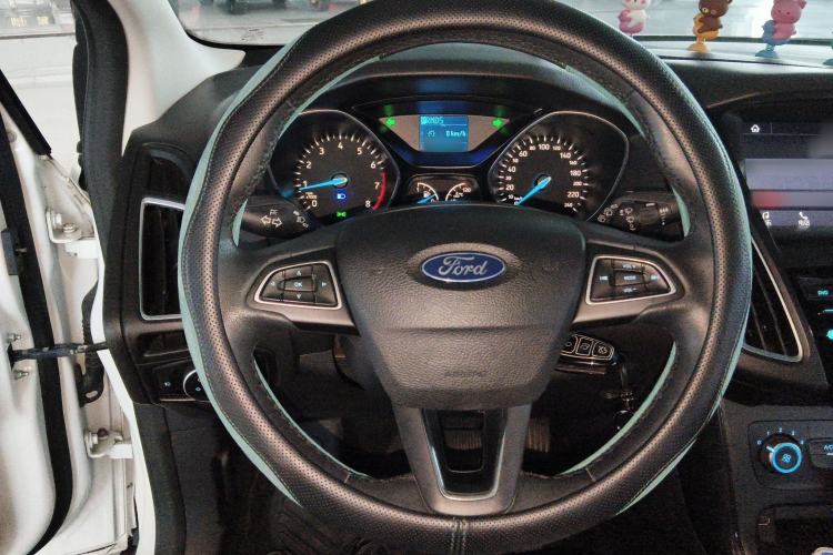 Used Ford Focus 2018 Hatchback Classic 1.6L Automatic Trendy SmartDrive Edition Steering Wheel
