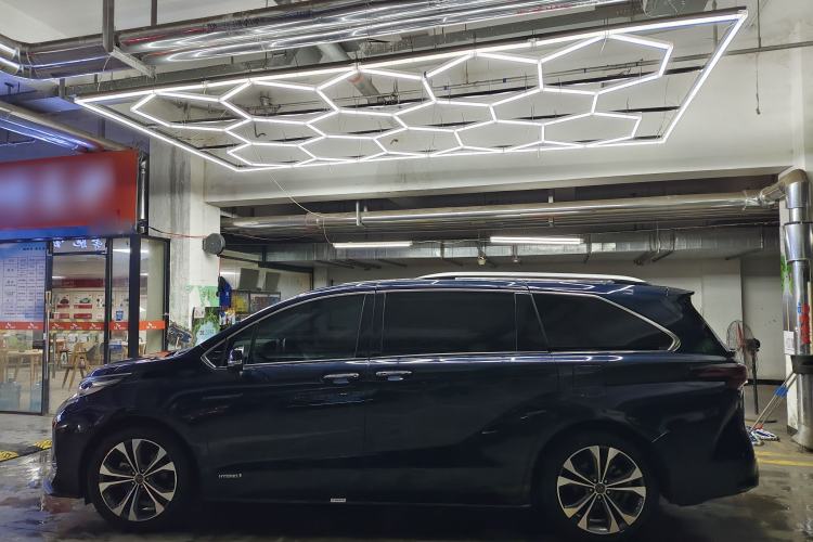 Used Toyota Granvia 2022 2.5L Hybrid Flagship Edition
