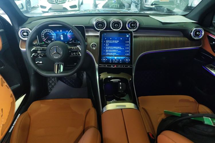 Used Mercedes-Benz GLC 2025 Refreshed GLC 300 L 4MATIC Dynamic Version 7-Seater Center Console