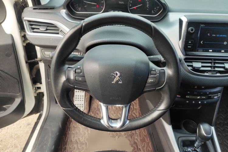 Used Peugeot 2008 2018 230THP Automatic Luxury Edition Steering Wheel