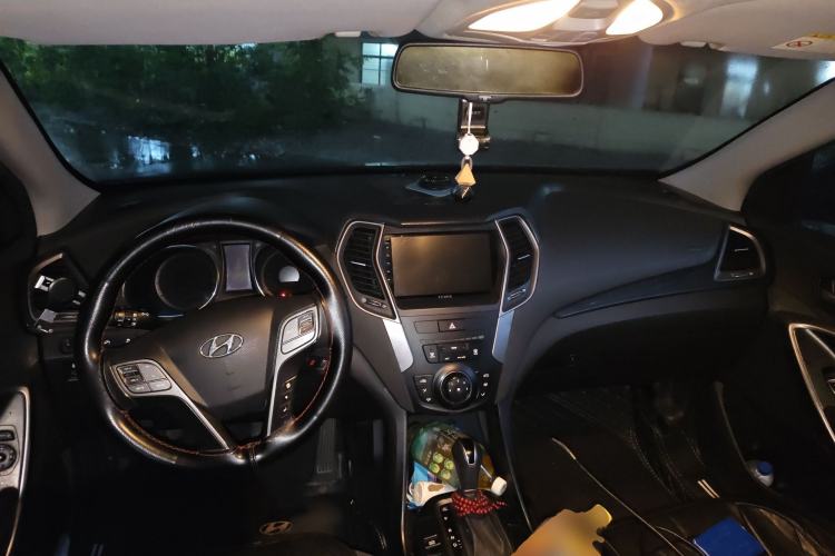 Used Hyundai Santa Fe 2013 2.4L Automatic 2WD Comfort Edition Center Console