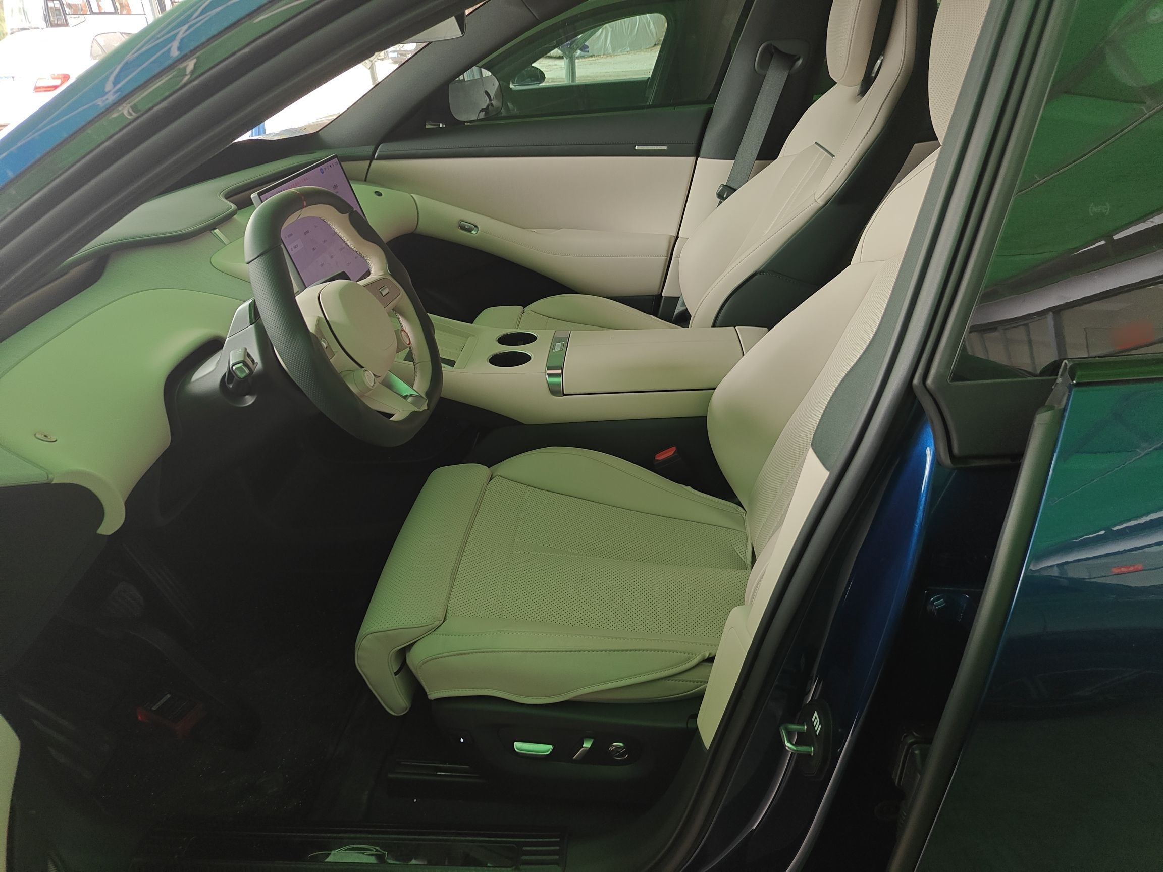 Переднее сиденье в автомобиле