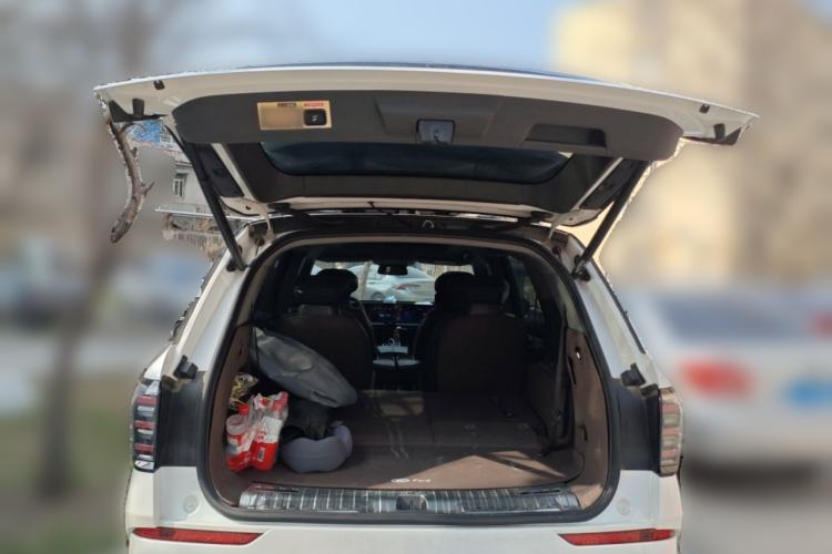 Used Ford Edge 2023 Ford Explorer L 2.0T EcoBoost E-Hybrid Two-Wheel Drive 7-Seater Luxury Model Trunk