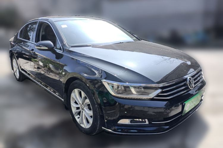 Used Volkswagen Magotan 2017 330TSI DSG Luxury Model Front Right 45 Deg