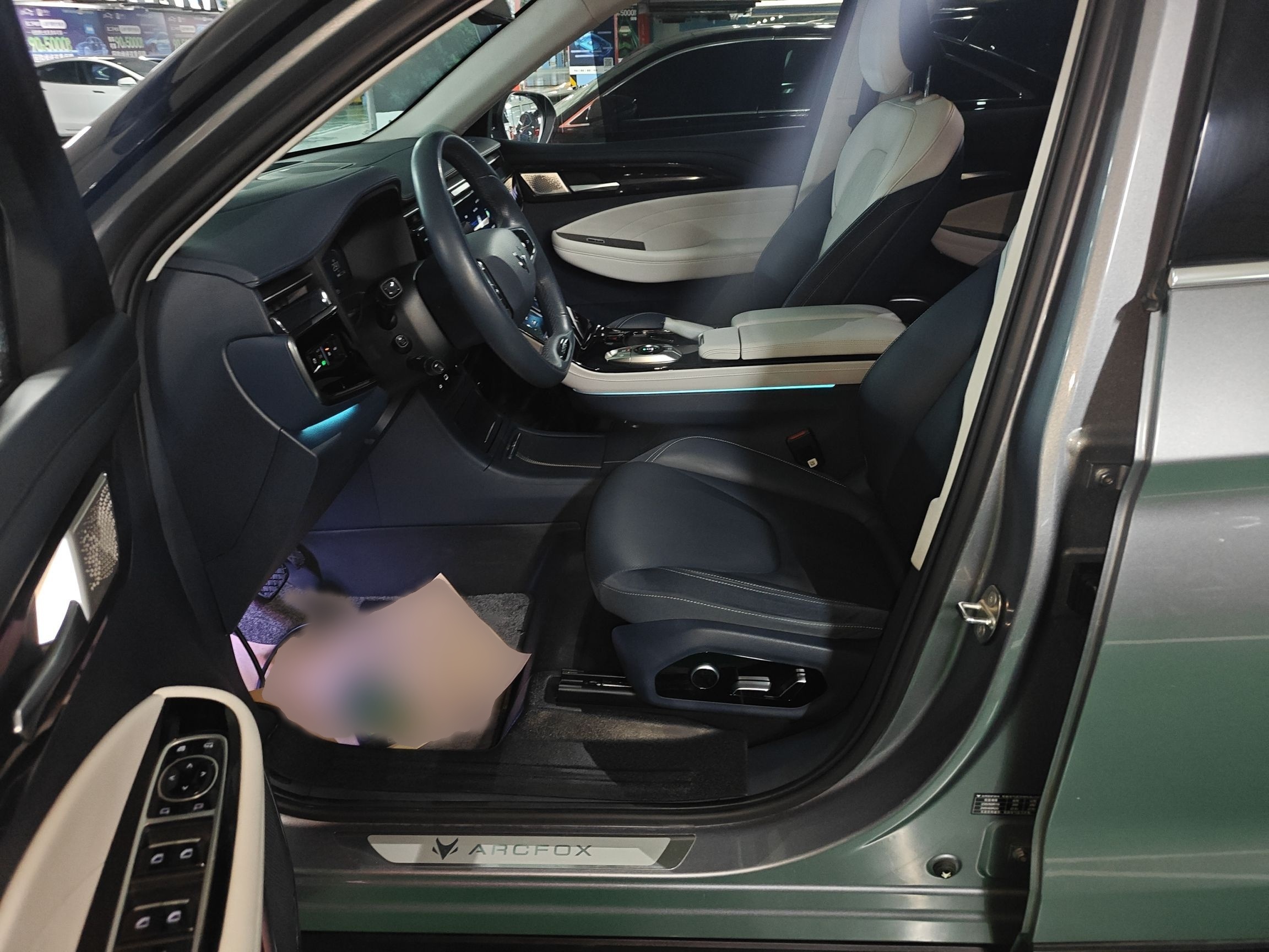 المقاعد الأمامية داخل السيارة