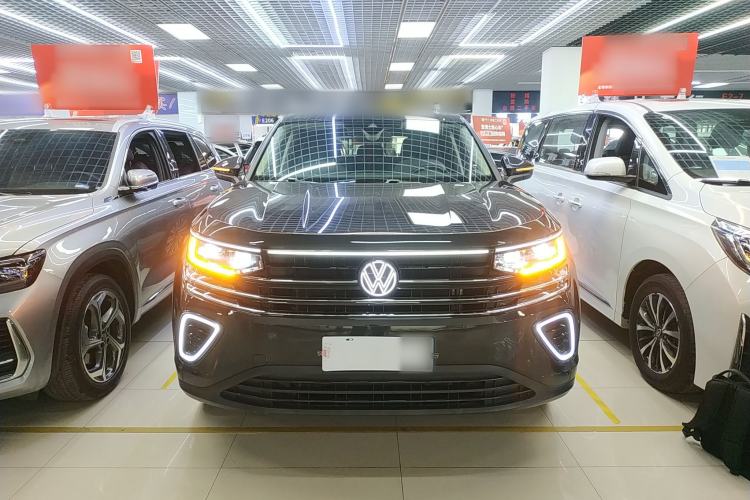 Used Volkswagen Tavendor 2023 330TSI Luxury Touring Edition Front