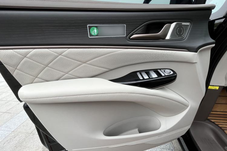 Used Denza D9 2022 DM-i 970 Four-Wheel Drive Prestige Model