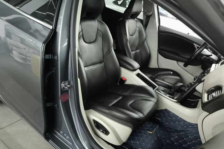 Used Volvo V40 2015 1.6T Zhiya Edition