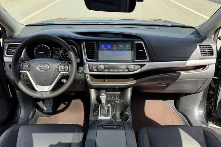 Used Toyota Highlander 2018 2.0T Four-Wheel Drive Luxury Edition 7 Seats China V Emission Standard