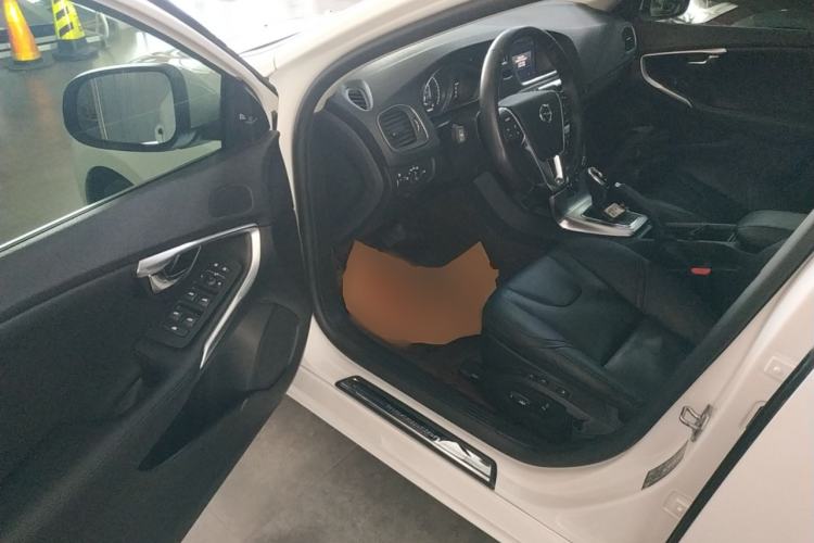 Used Volvo V40 2019 T3 Smart Luxury Edition Driver Seat