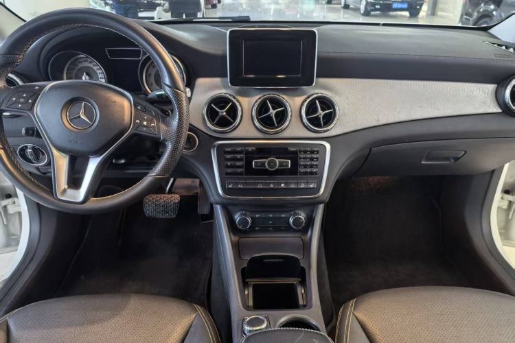 Used Mercedes-Benz GLA 2015 GLA 220 4MATIC Luxury Model
