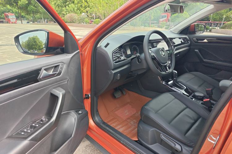 Used Volkswagen T-ROC 2019 280TSI DSG Two-Wheel Drive Comfort Version China VI Standard
