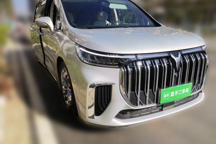 Used VOYAH Dream 2024 PHEV Ultra-Long Range Flagship Edition Front Right 45 Deg