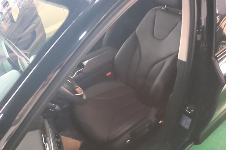 Used Hongqi E-QM5 2022 431 km Charge & Enjoy Edition
