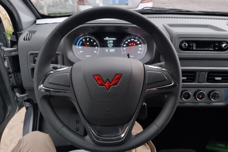 Used Wuling Yangguang 2025 Model 400km Bus Edition—Comfort Edition
