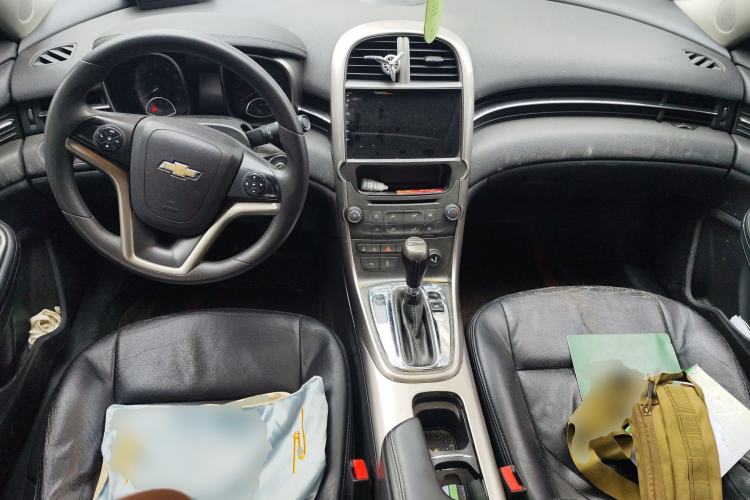 Used Chevrolet Malibu 2014 1.6T Automatic Comfort Edition Center Console