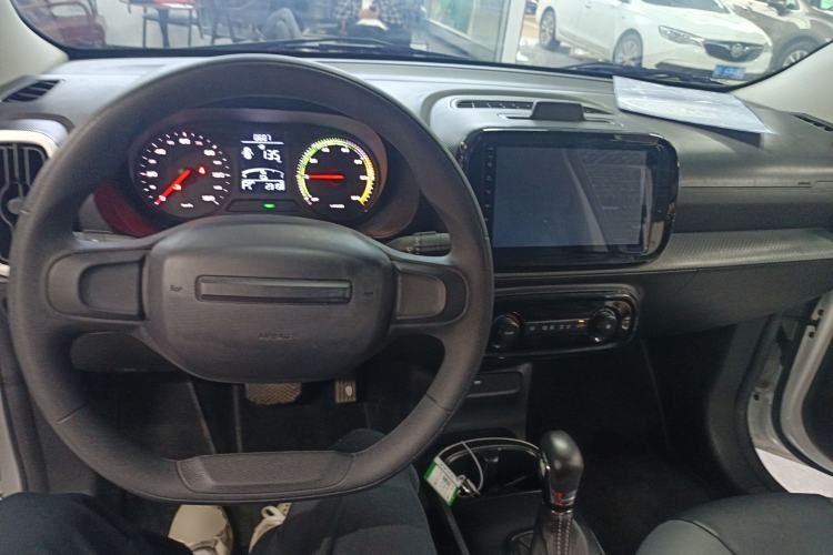 Used Roewe Clever 2022 311km QiQi BoBo Edition Center Console