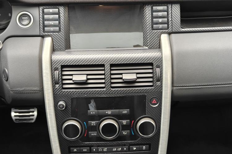 Used Land Rover Discovery Sport 2017 2.0T SE Audio And AC Panel