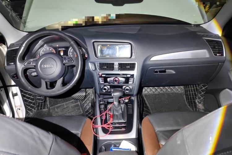 Used Audi Q5 2017 Plus 40 TFSI Technology Model Center Console